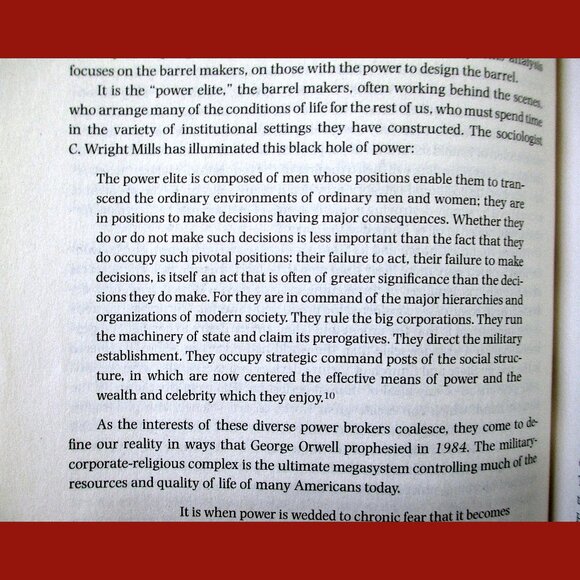 The Lucifer Effect: Understanding How Good People Turn Evil, by Philip Zimbardo - Picture 5 of 16